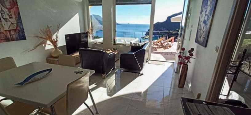 Sea La Vie Apt. Apartment